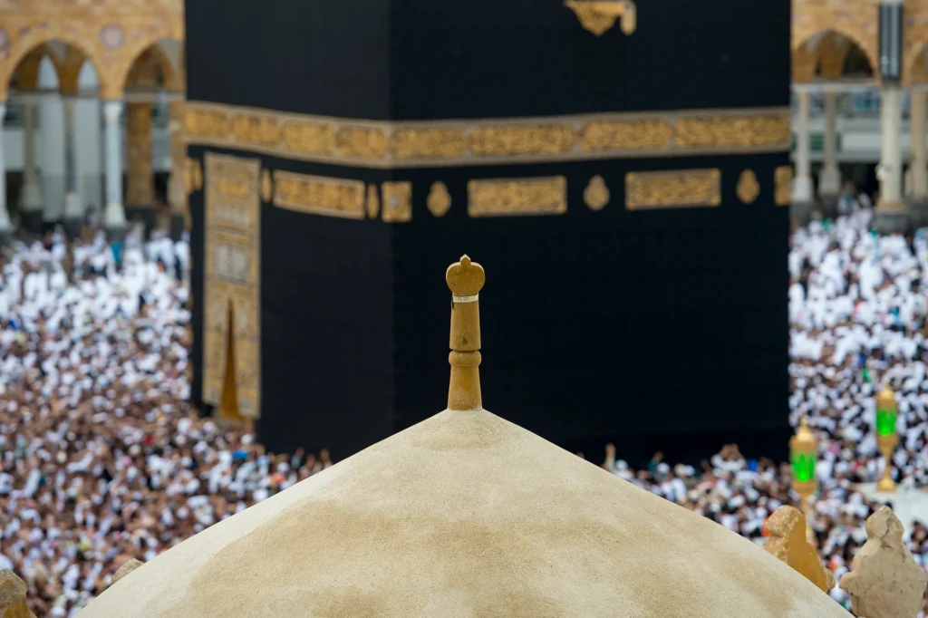 تقديم طواف الحج وركعتيه والسعي على الوقوفين للمتمتّع اختياراً